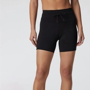 Vuori Daily Short Black Small